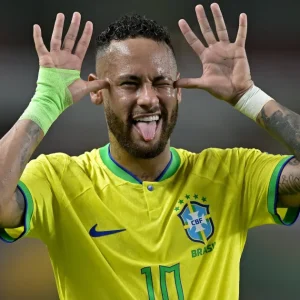 Posição política afeta opiniões sobre Neymar na Copa; entenda
