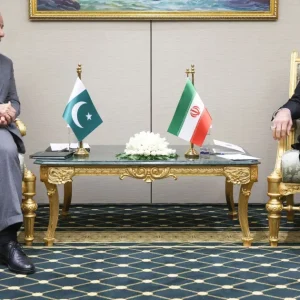 Sem citar negociações, premiê do Paquistão conversa com presidente do Irã