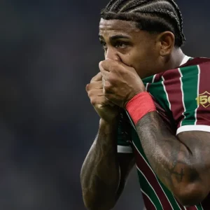 Fluminense e Coritiba empatam em 1 a 1 no Couto Pereira