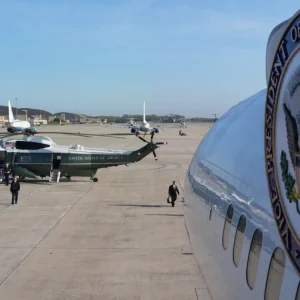 Delegação dos EUA chega ao Paquistão para negociações com o Irã