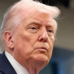 “Não poderia estar mais orgulhoso”, diz Trump à tripulação da Artemis II