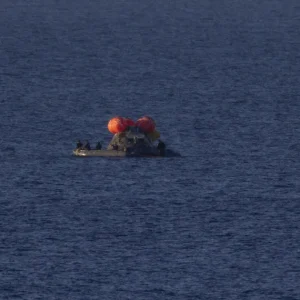 Artemis II: astronautas estão em navio de recuperação; veja próximos passos