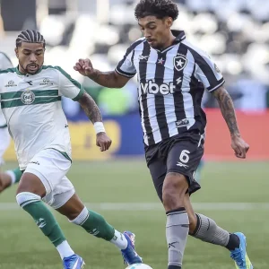 Botafogo e Coritiba empatam em jogo movimentado do Brasileirão