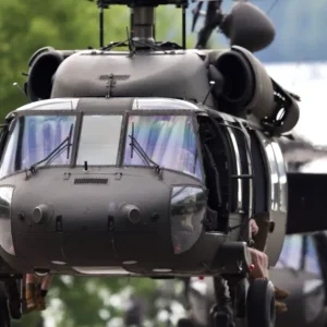 Tribos iranianas disparam contra helicópteros dos EUA