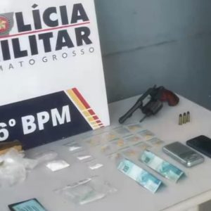 Suspeito é preso com drogas e arma durante operação policial
