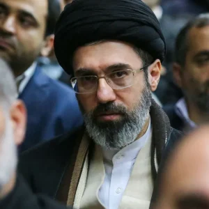 Mojtaba Khamenei diz que nova gestão de Ormuz “trará calma” para a região