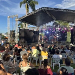 Mostra de Dança Estilo Livre reúne mais de 300 dançarinos e leva arte à praça