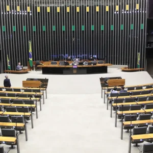 Entenda o cronograma da PEC 6×1 definido por Hugo Motta na Câmara