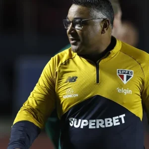 Roger Machado reage às vaias de torcedores do São Paulo: “Não vou desistir”