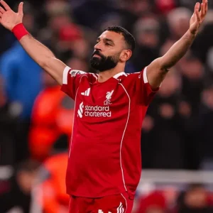 Salah pode conquistar mais títulos no Liverpool antes de saída, diz Slot