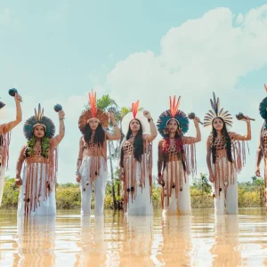 Conheça Suraras do Tapajós, grupo musical brasileiro de mulheres indígenas