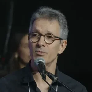 Zema faz referência a Tiradentes e pede coragem contra “intocáveis” do STF