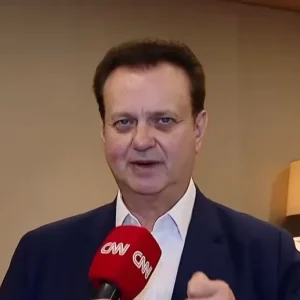 Caiado tem mais chance de tirar voto de Flávio que Leite, diz Kassab