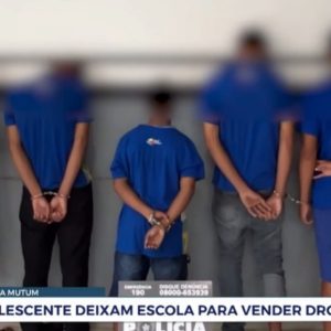 VÍDEO | Estudantes são apreendidos vendendo drogas em escola