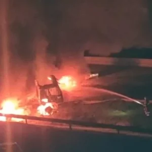Carreta pega fogo e interdita trecho do Rodoanel na Grande São Paulo