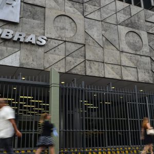Petrobras destitui diretor de área que vendeu gás com 100% de ágio