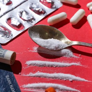 Drogas sintéticas viram misturas imprevisíveis e elevam risco nas Américas, alerta relatório