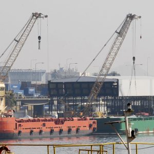 Balança comercial tem superávit mais baixo para março desde 2020