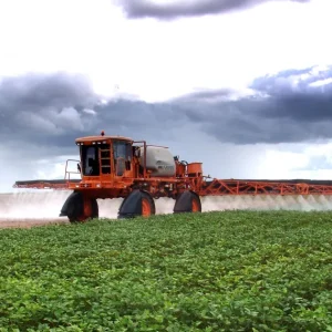 Valor de mercado de defensivos deve crescer cerca de 8% na safra 2025/26