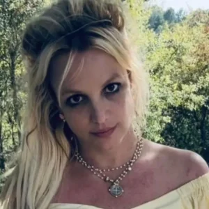 Britney Spears se interna voluntariamente em clínica de reabilitação