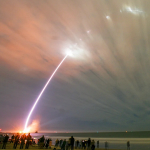 Blue Origin reutiliza propulsor e lança New Glenn em missão espacial