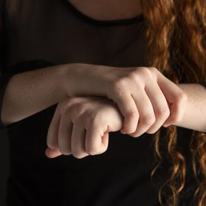 Automutilação na adolescência: qual o papel da escola na prevenção?