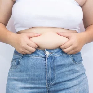 Qual a diferença de desinchar e emagrecer? Especialistas explicam