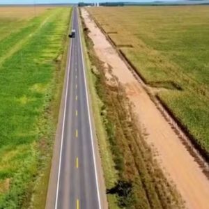 Mulher de 32 anos morre após ser atropelada por carreta na BR-364 em MT