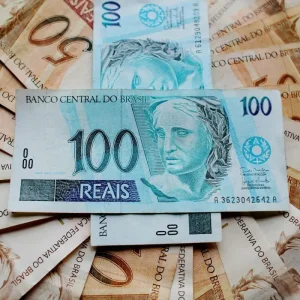 Mato-grossenses retiram R$ 654 milhões da poupança e migram para cripto e ações