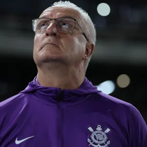 Dorival Júnior é demitido e deixa o comando do Corinthians