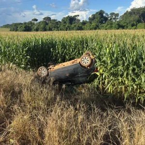 Família fica ferida após capotamento na estrada da Baiana em Lucas do Rio Verde