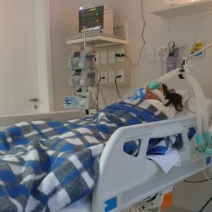 Adolescente de Nova Mutum com 60% do corpo queimado inicia tratamento em curitiba