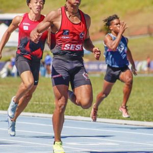 Erik Cardoso supera recorde nos 100 m, mas não tem marca homologada