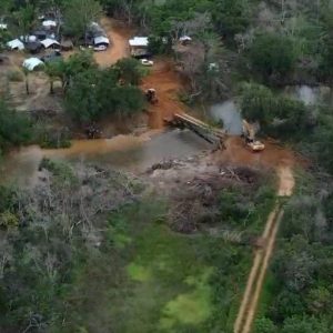 Imprensa lixo acusa LCP de promover ‘emboscada com dez homens armados com fuzis’ e ‘executar policial civil’