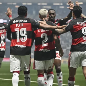 Flamengo castiga Atlético-MG na Arena MRV e chega à quarta vitória seguida