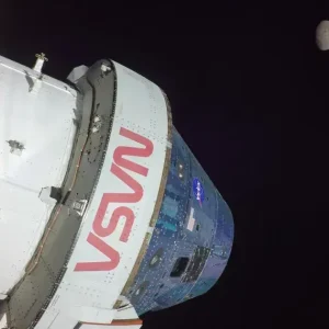 Artemis reentra hoje em chamas na Terra e com escudo à prova