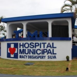 Mãe é presa suspeita de agredir filha de 10 anos com cabo de rodo