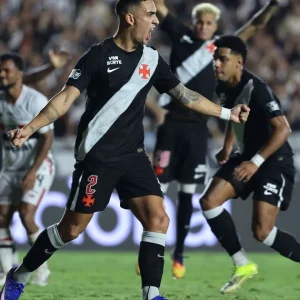 Brasileirão: Vasco vira sobre o São Paulo no fim e encerra jejum