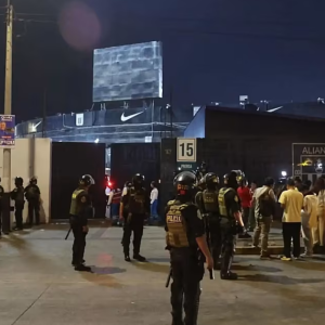 Desabamento de estrutura em estádio no Peru deixa um morto e 60 feridos