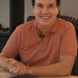 Implantodontia: especialização com prática intensiva e alta demanda