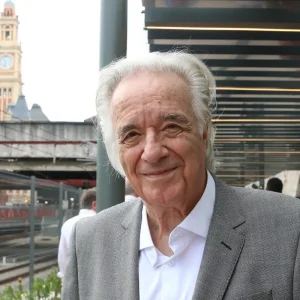 Na Mesa com Datena recebe maestro João Carlos Martins