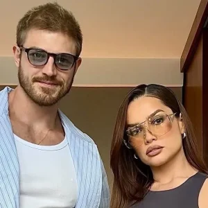 Juliette é recebida por “filhos pets” e noivo em aeroporto; veja momento