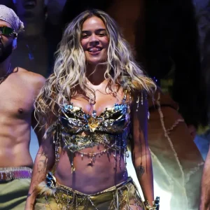 Karol G pediu conselhos para Sofia Vergara antes de posar para a Playboy