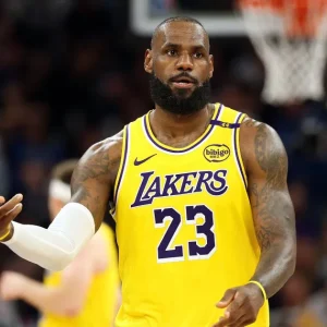 NBA: Lakers abrem 3 a 0 sobre os Rockets; Celtics batem 76ers fora