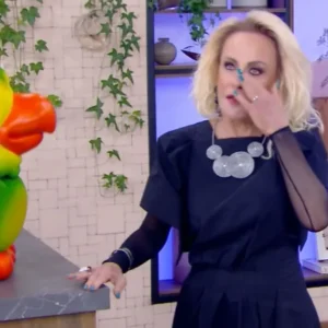 Ana Maria Braga chora ao falar da morte do pai de Ana Paula Renault