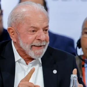 Lula retorna ao Brasil em meio a impasse com os EUA sobre caso Ramagem