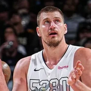 NBA multa Nikola Jokic e Julius Randle após confusão em partida