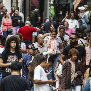 População no Brasil cresce em ritmo menor e está envelhecendo