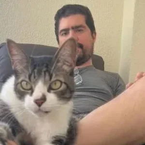 11 meses após sofrer AVC, Pirulla reaparece nas redes sociais