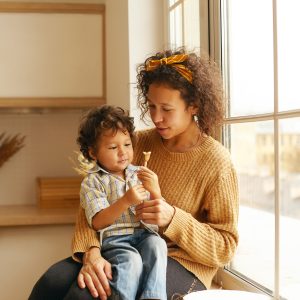 Quando o pai está ausente: o que revelam as histórias de filhas criadas por mães solo